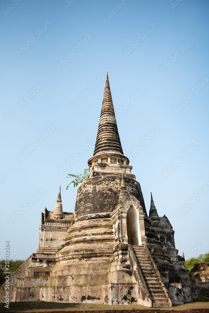 Fototapeta premium Ayutthaya Historical Park covers the ruins of the old city of Ayutthaya, Phra Nakhon Si Ayutthaya Province, Thailand