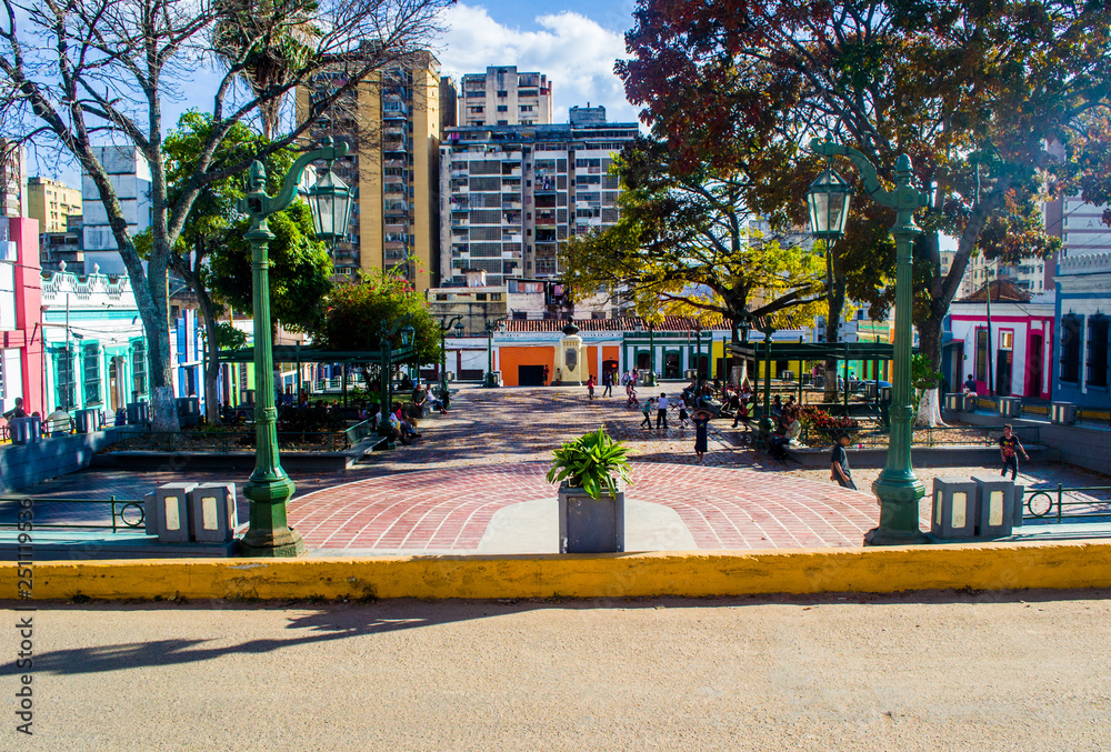 Obraz premium Plaza de La Pastora in Caracas, sunny day, few people, bright colors