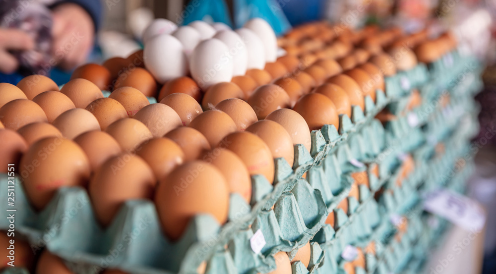 Obraz premium Eggs in carton packages background, texture. Closeup view