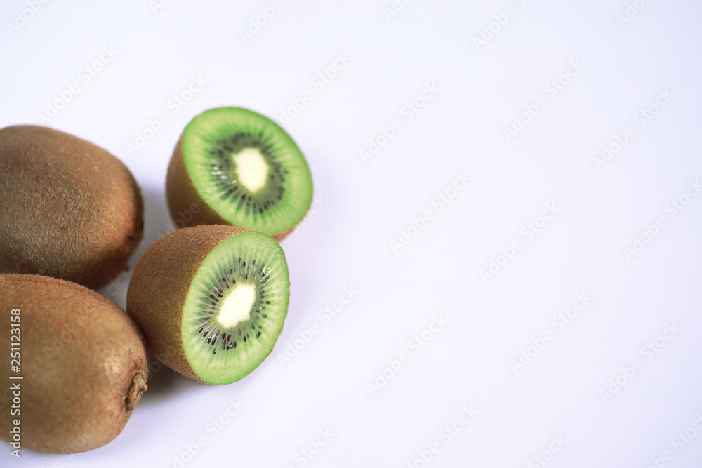 Obraz premium A kiwi fruit is sliced on a white background