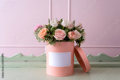 Foto Beautiful bouquet of flowers in a box