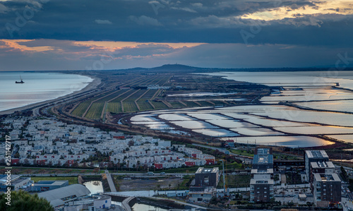 Tableau sur toile Vue sur le lido de Sete depuis le Mont Saint-Clair - Occitanie - France