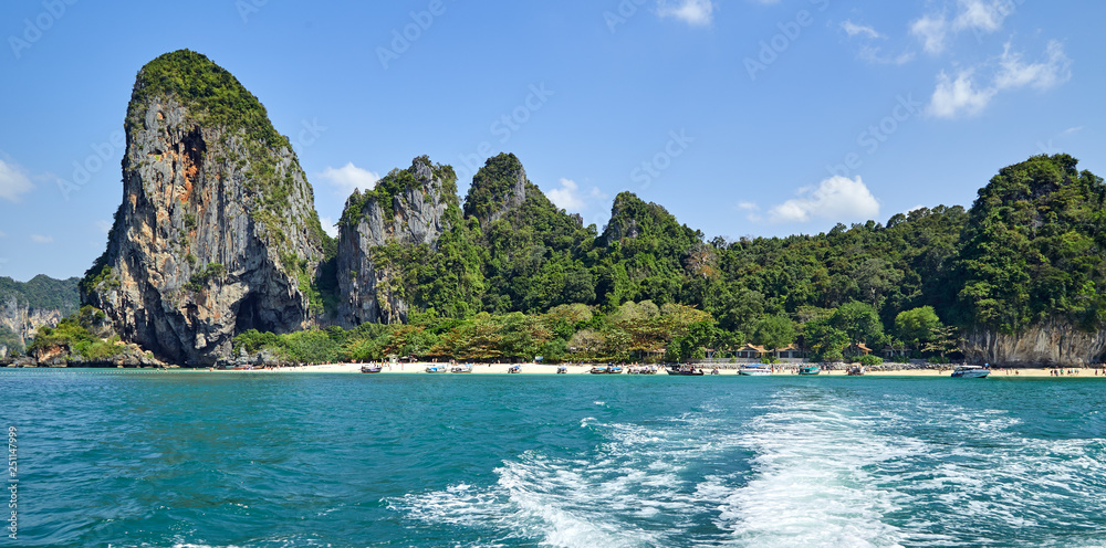 Naklejka premium Paradise island in Thailand Andaman