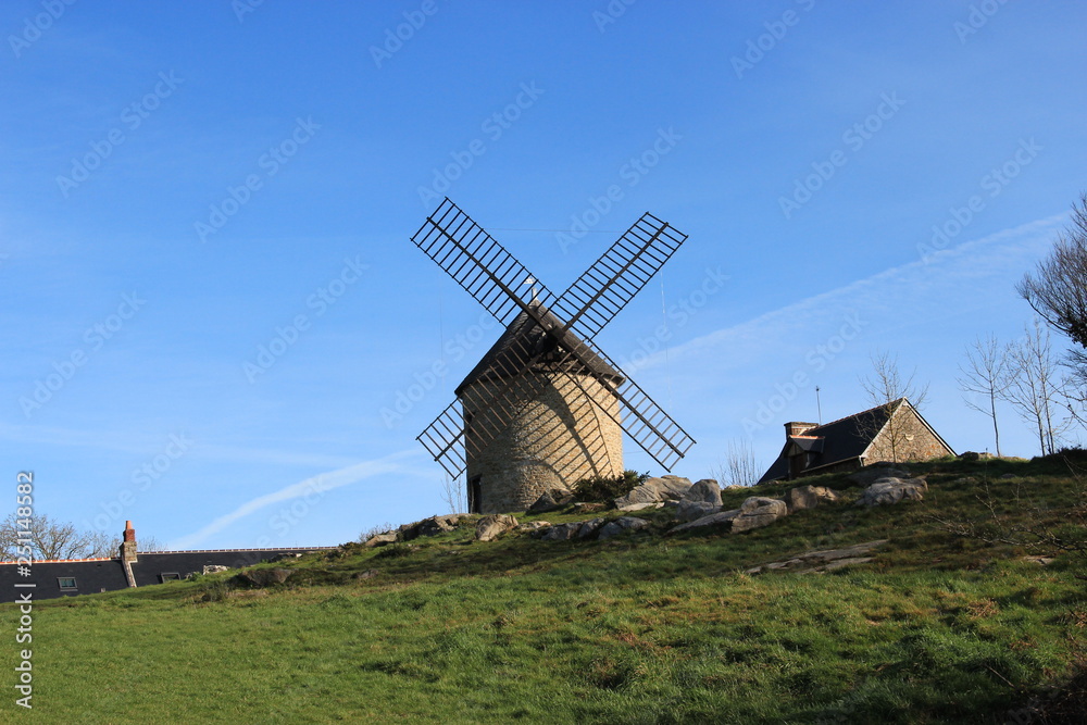 Fototapeta premium Moulin à vent, Mont-Dol