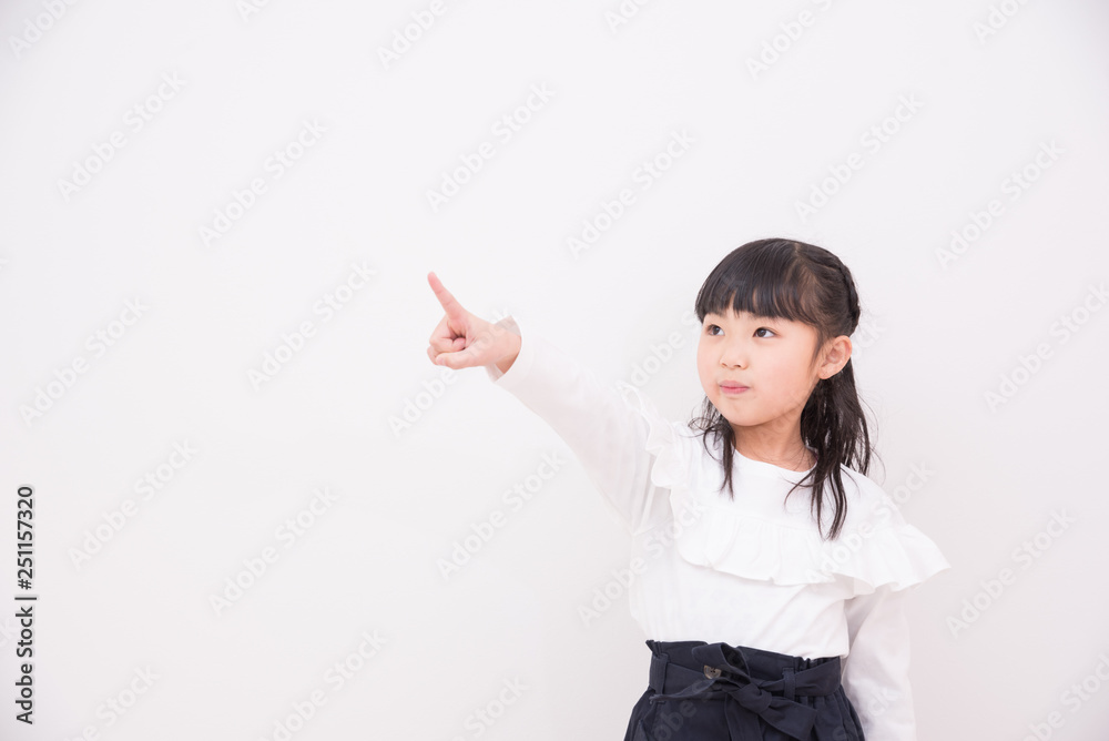 指を差す女の子 指を差す女の子