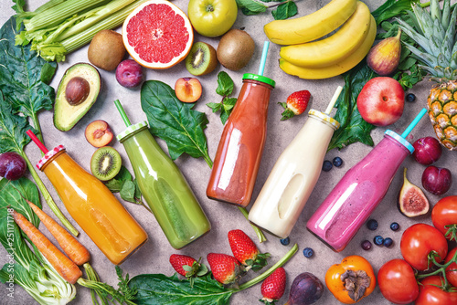 Fototapeta Naklejka Na Ścianę i Meble -  Colorful freshly squeezed fruits and vegetables smoothies with ingredients for healthy eating