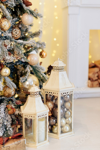 Christmas decor with Christmas tree and toys