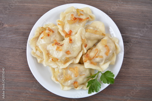 pierogi z kapustą i mięsem