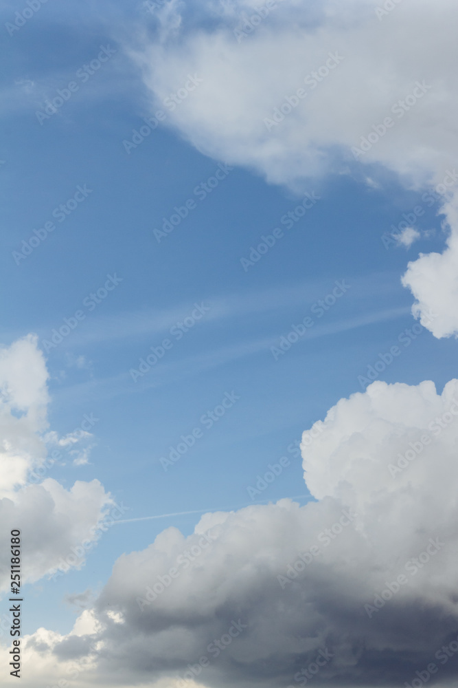 Obraz premium Blue sky, cumulus clouds