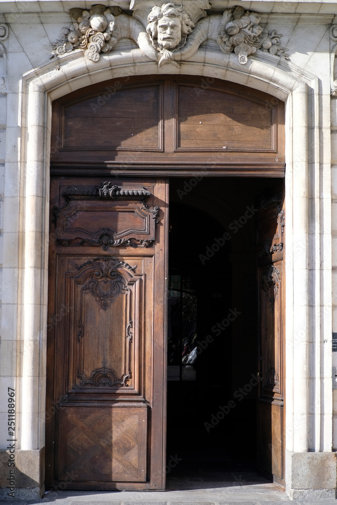 porte de la mairie