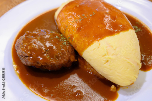 卵・オムライス・ハンバーグ・デミグラス