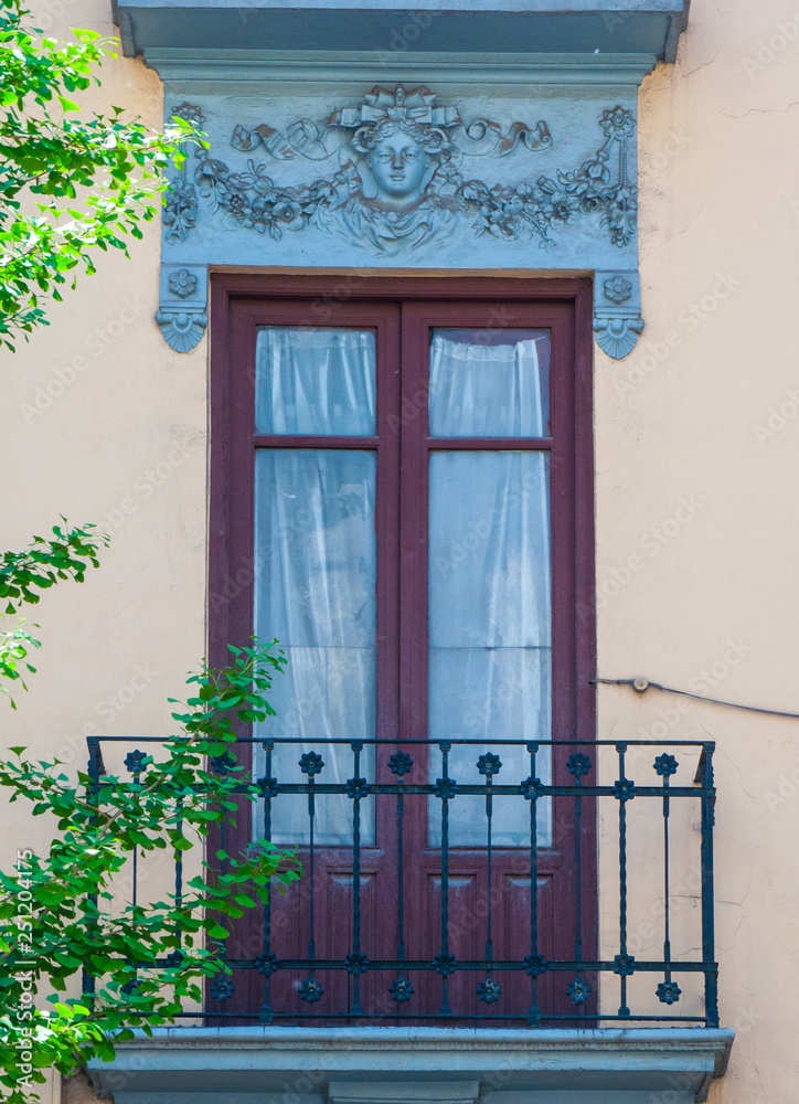 Obraz premium wooden window with decoration and balcony in sothern spain