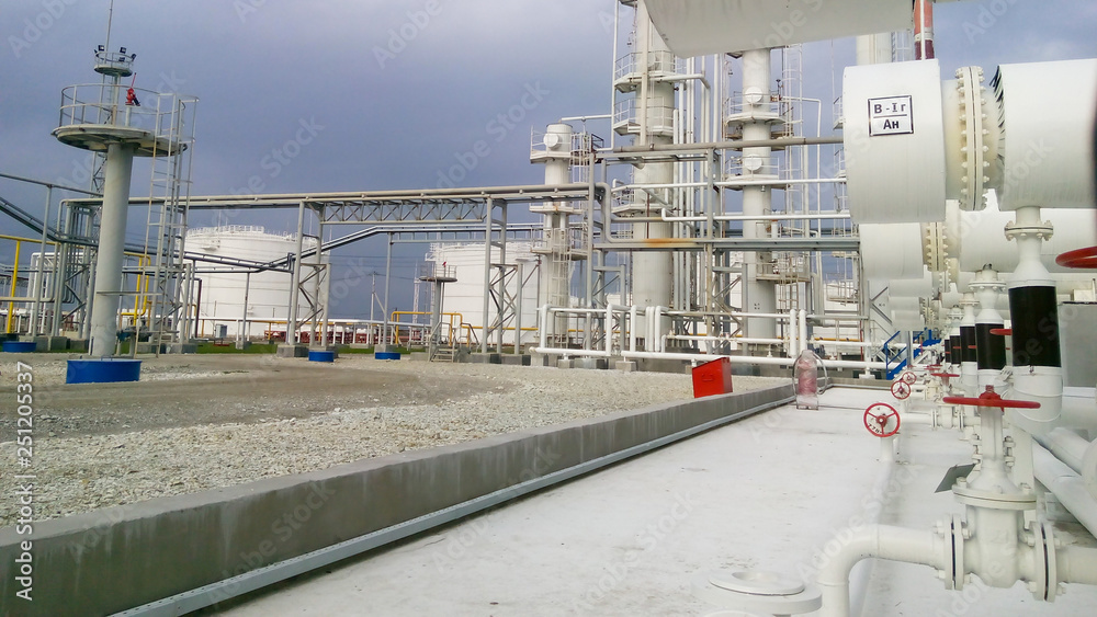 Heat exchangers in a refinery Heat exchangers in a refinery
