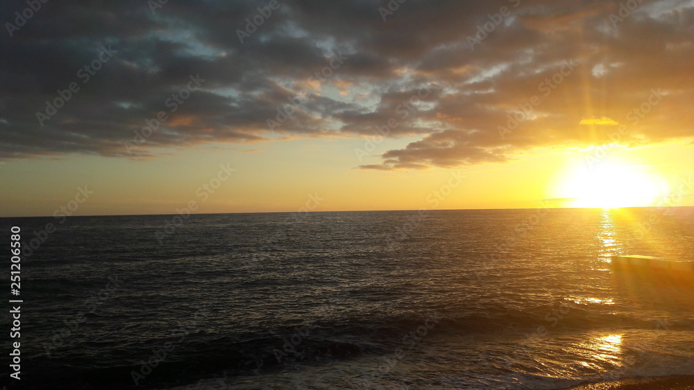 Obraz premium sunset over the sea