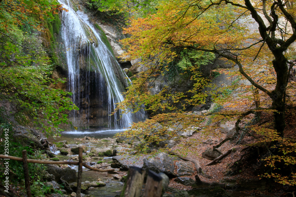 Obraz premium Waterfall Jur-Jur in the autumn forest in Crimea