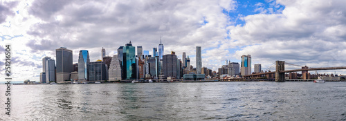 Skyline from Brooklyn Heights in Brooklyn, New York, USA © kovgabor79