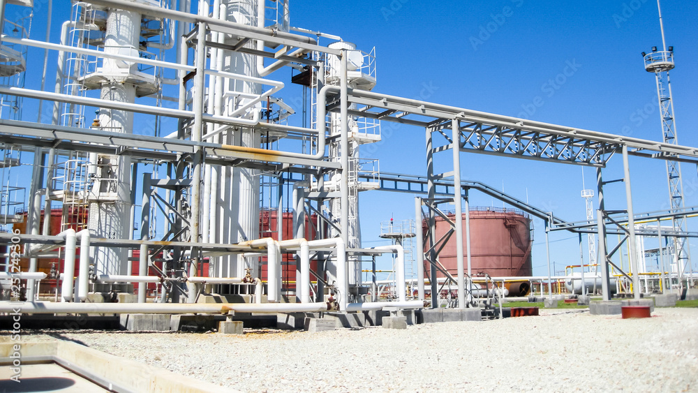Oil refinery. Equipment for primary oil refining Oil refinery. Equipment for primary oil refining