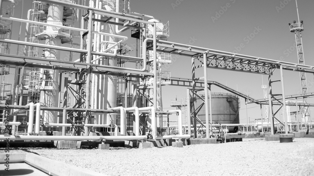 Oil refinery. Equipment for primary oil refining Oil refinery. Equipment for primary oil refining