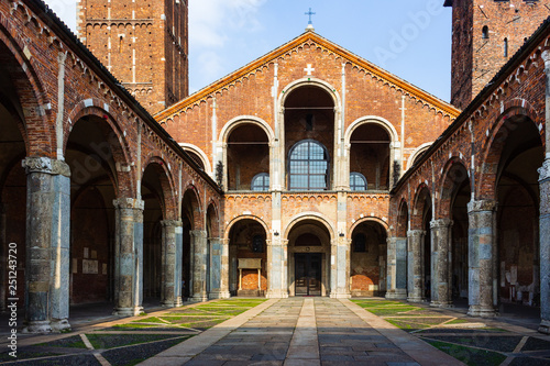 Visita a chiesa Sant'Ambrogio - Milano