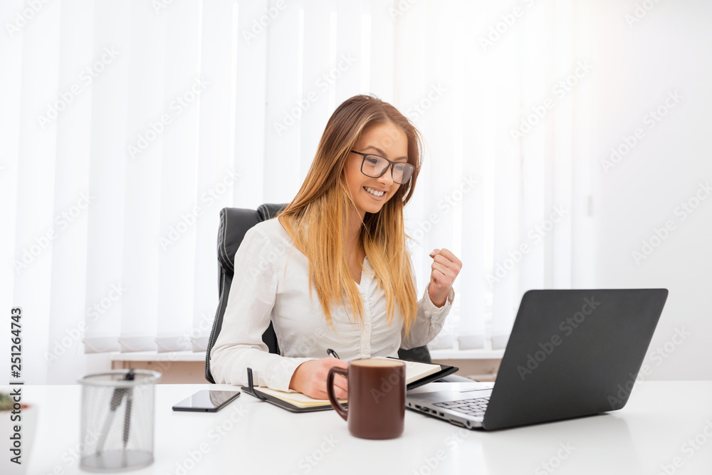 The young pretty manager sold the thing over the Internet and was very excited about it. The young pretty manager sold the thing over the Internet and was very excited about it.