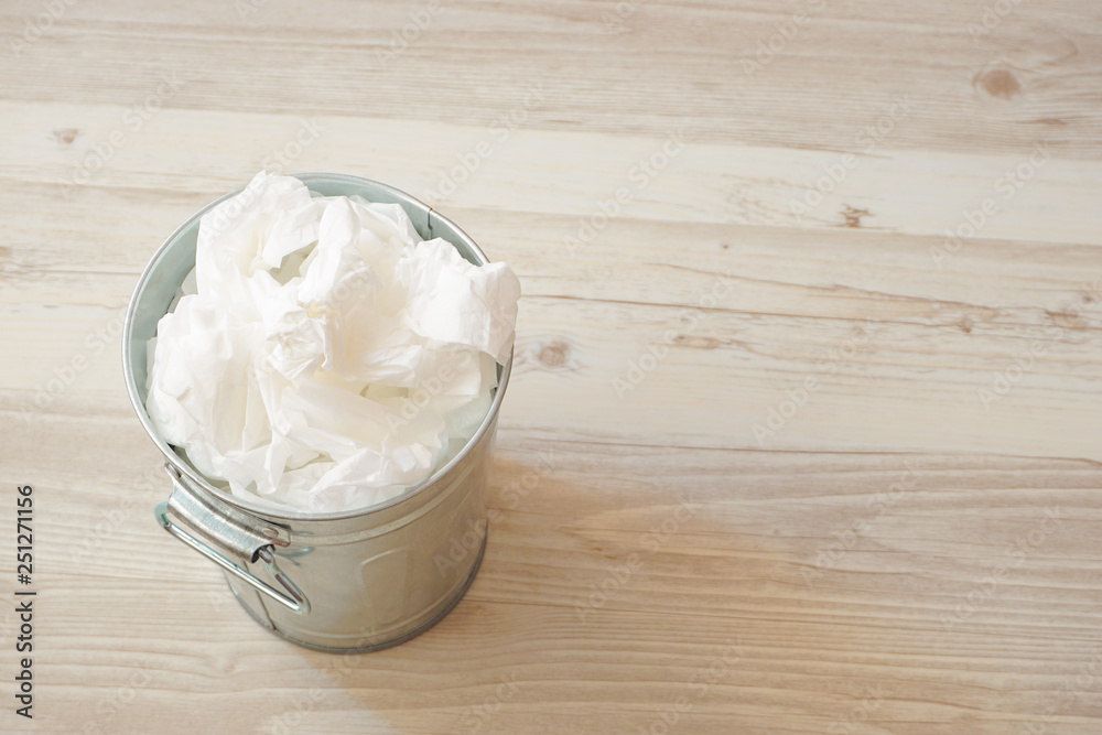Tissue garbage.  Images of colds, runny noses, hay fever, etc.. Or after make-up.  ティッシュのごみ　ごみ、風邪、鼻水、花粉症などのイメージ。その他にも化粧直しなどのイメージ。