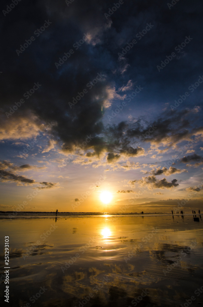 Obraz premium Sunset at Double Six Beach, Legian, Seminyak, Kuta, Bali, Indonesia
