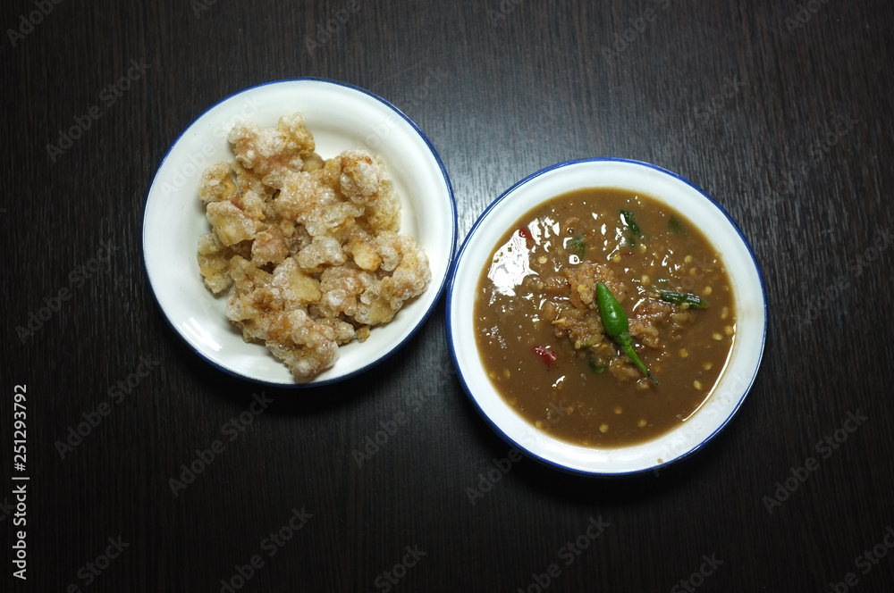 Shrimp Paste Chilli Sauce or Nam Prik Ka Pi with Pork scratching - obrazy, fototapety, plakaty 