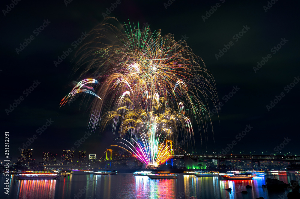 レインボーブリッジと花火 Stock Photo Adobe Stock レインボーブリッジと花火 Stock Photo Adobe Stock