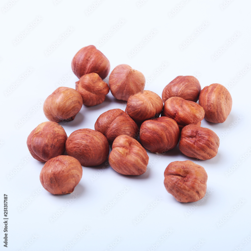 Obraz premium Hazelnuts isolated on white background. Selective focus.