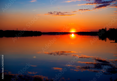 red sunset over river © Евгения Янцева