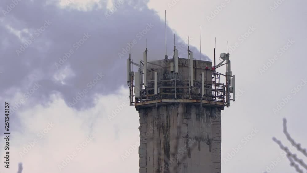 A big pipe that smokes heavily A big pipe that smokes heavily