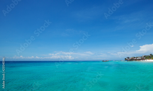 Beautiful sky and blue sea © photolink