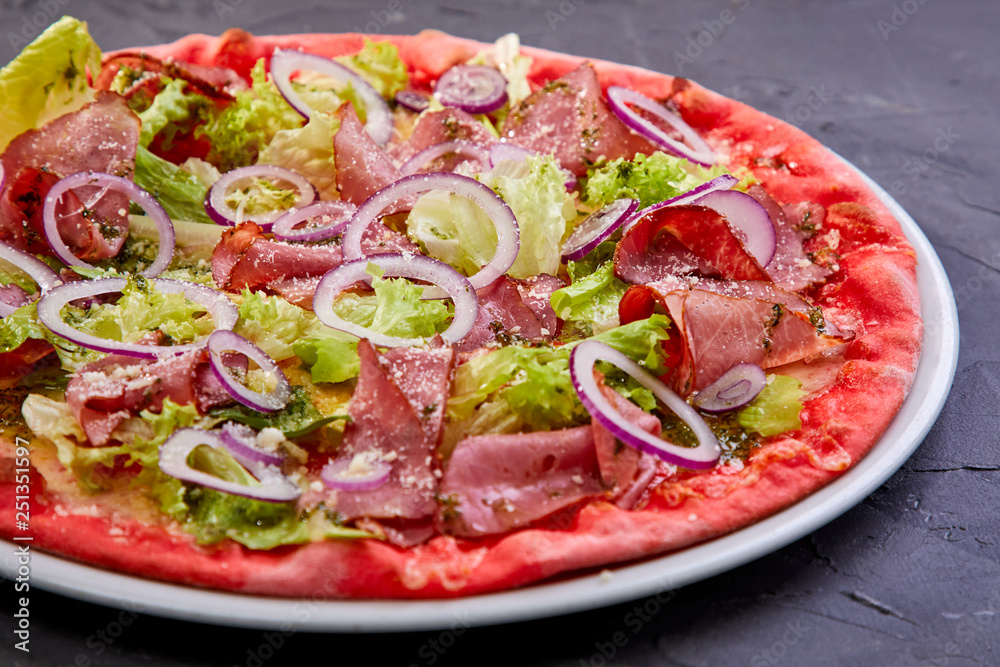 Homemade pizza with tomatoes, beef, pepper and red onion Homemade pizza with tomatoes, beef, pepper and red onion