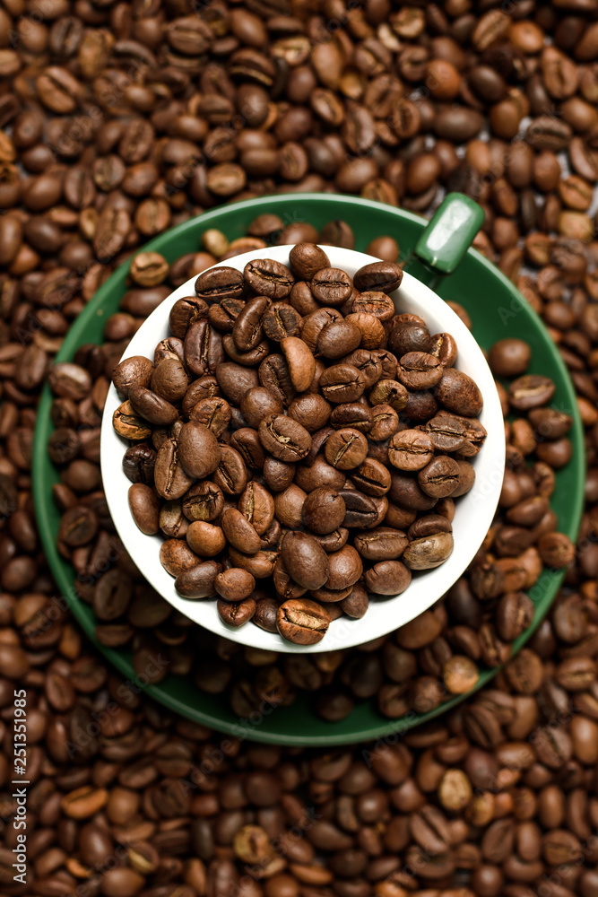 Fototapeta premium mug with grains of coffee