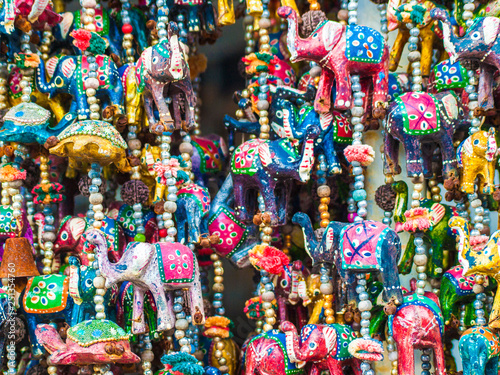 Elefanten, 7 Elefanten, Glücksbringer, Talisman, Elefantenkette, Elefant, Glück, Wohlstand, bunt, farbig, Basar,