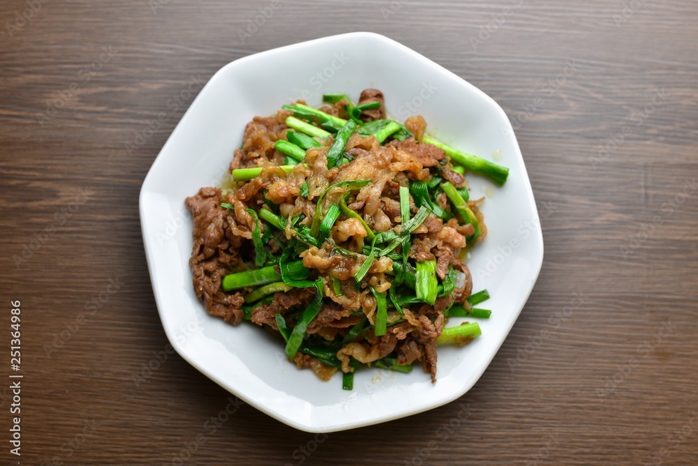 牛肉とニンニクの芽の炒め物