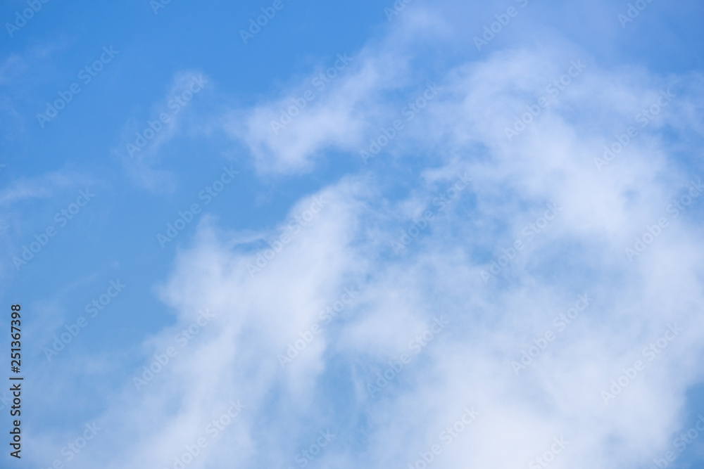 Obraz premium The sky is full of moving clouds. Feel free and enthusiastic. Suitable to use as a background image.