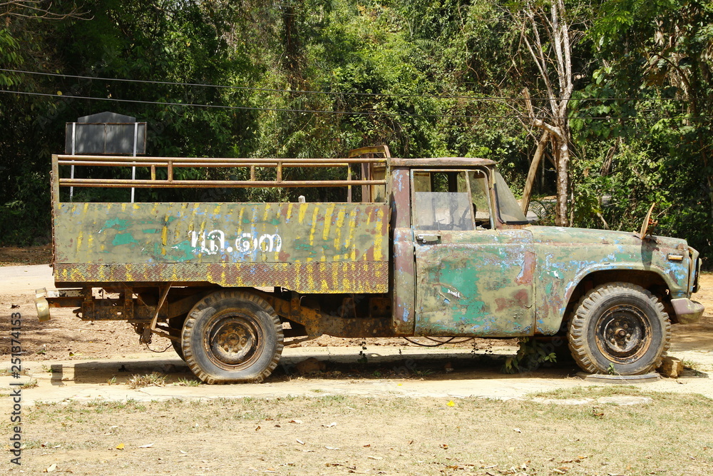 Obraz premium Old trucks that are not working