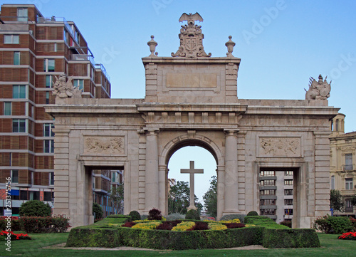 Puerta del Mar is the gate in downtown of Valencia