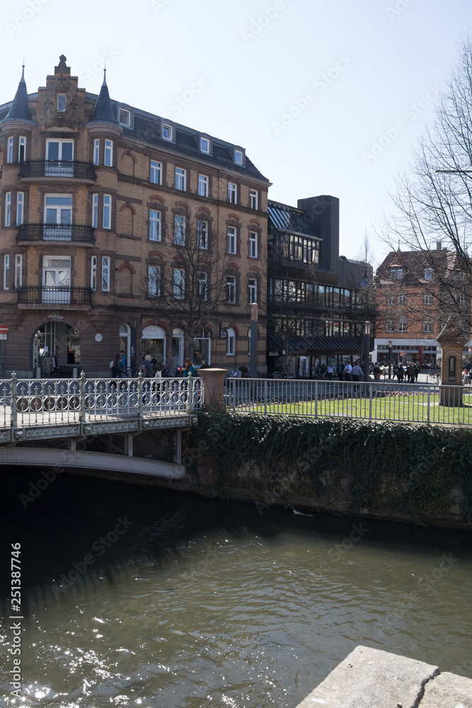 Naklejka premium Stadt am Fluss