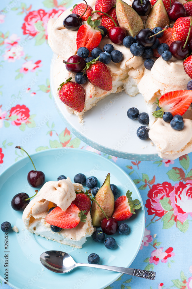 Pavlova with berries Pavlova with berries