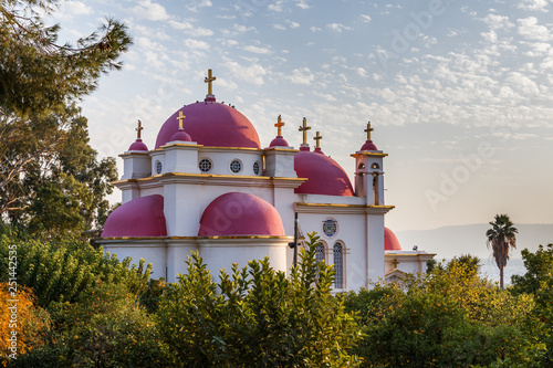 Fotografie The Greek Orthodox Church of the Holy Apostles by the Sea of Galilee, in Capernaum, Israel