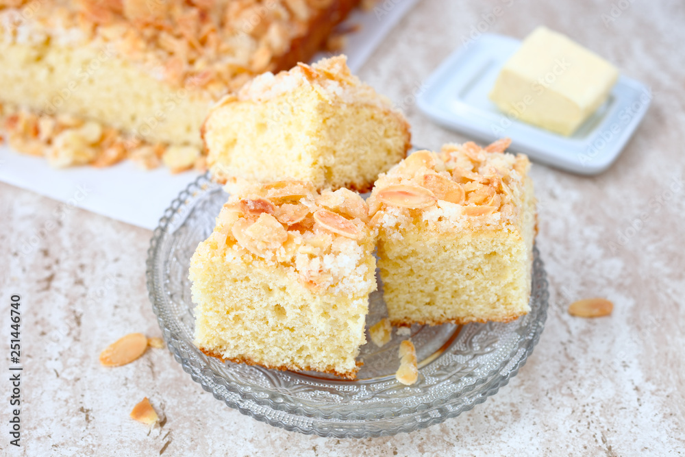 Butterkuchen mit Mandelblättchen Butterkuchen mit Mandelblättchen