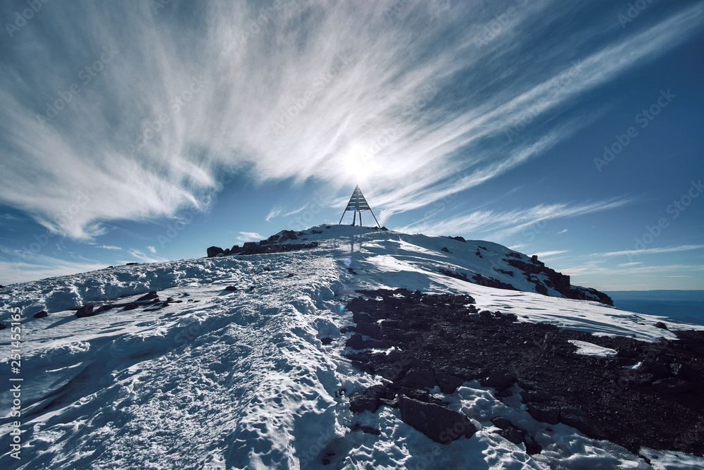 Φωτογραφία View of the peak pyramid of Jebel Toubkal in Atlas mountains Morocoo on the sunn