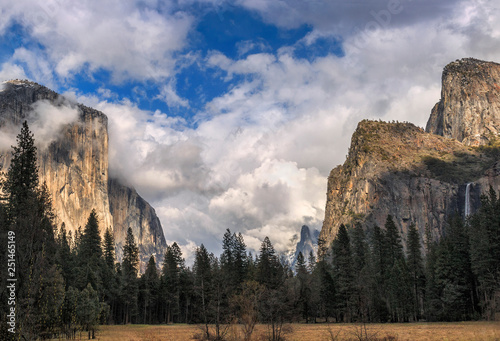 panoramic view of el capitan in yosemite national park