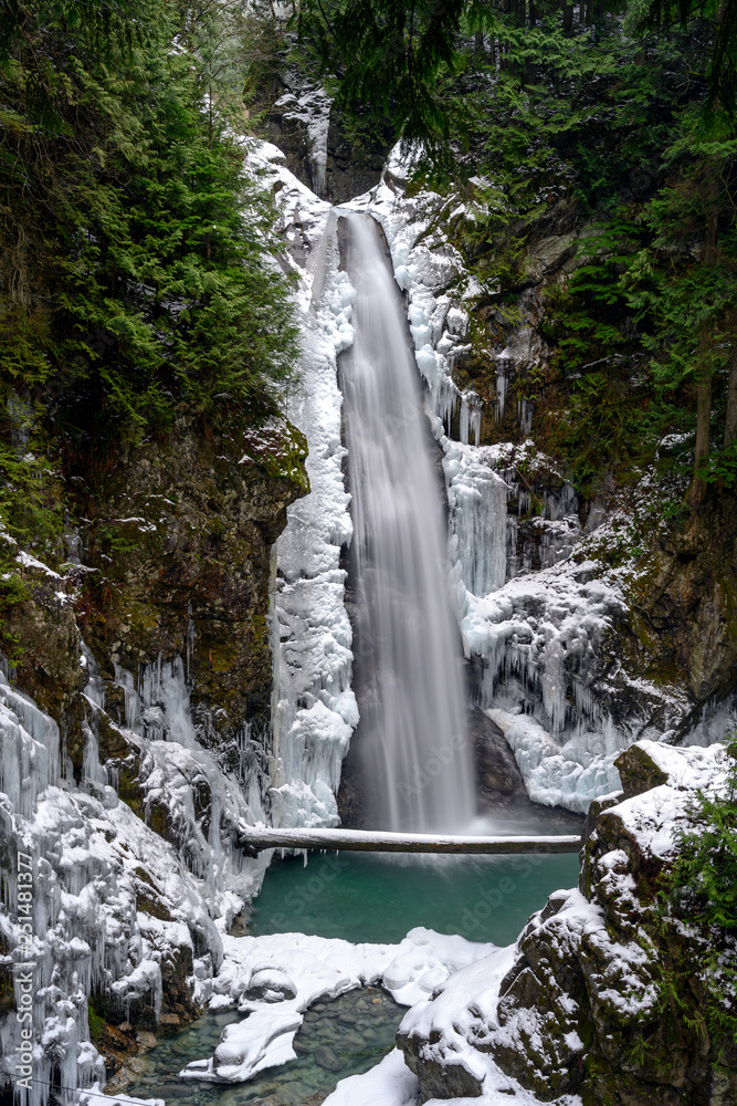 Fototapeta premium Cascade falls regional park in Deroche, British Columbia
