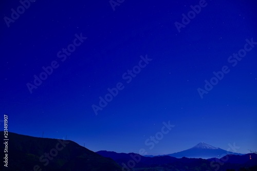 富士山と星の夜～Mt.Fuji and Starry Night. © okapi~「絆」