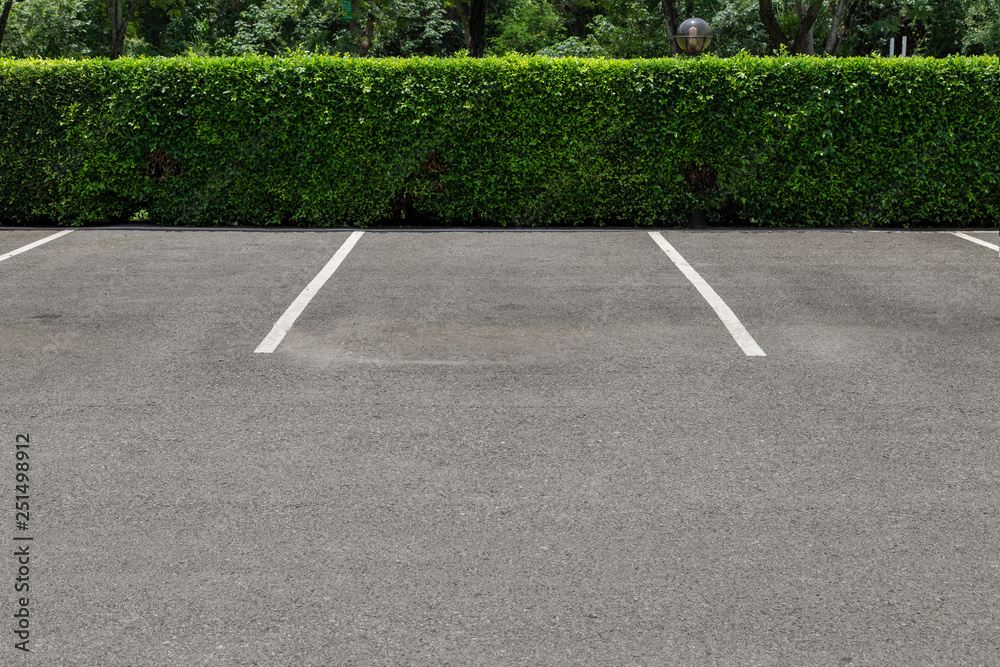 Obraz premium Empty parking with white marking line