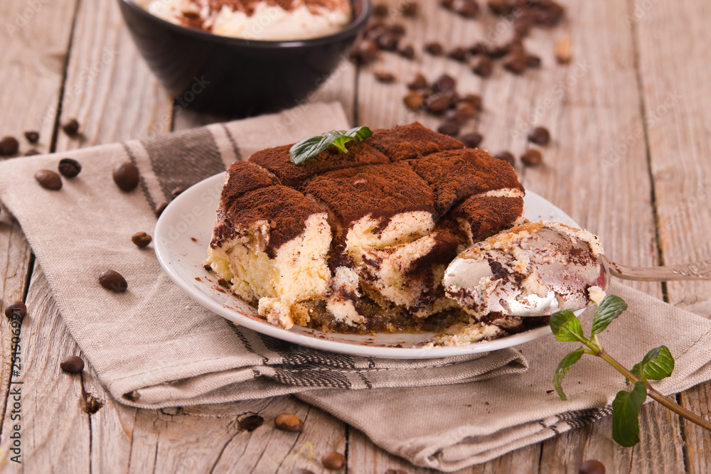 Tiramisu. Tiramisu.