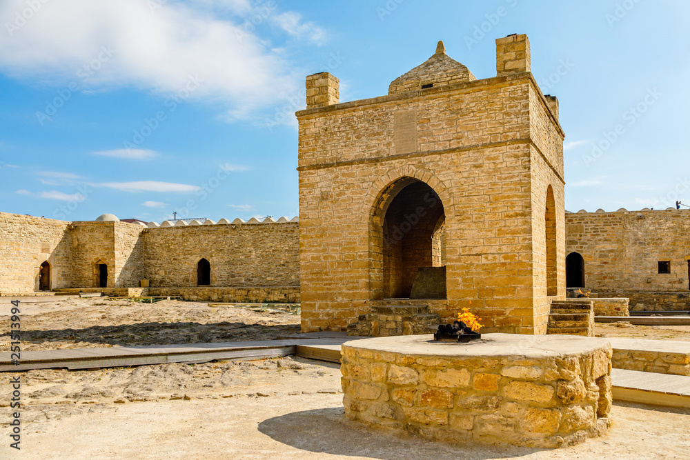 Φωτογραφία Ancient stone temple of Atashgah, Zoroastrian place of fire worship, Baku, Azerb